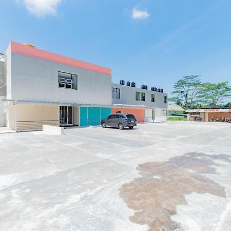 Sans Hotel Berau Square Tanjung Redep Экстерьер фото